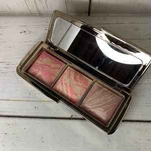 Hourglass Ambient Lighting Blush Palette